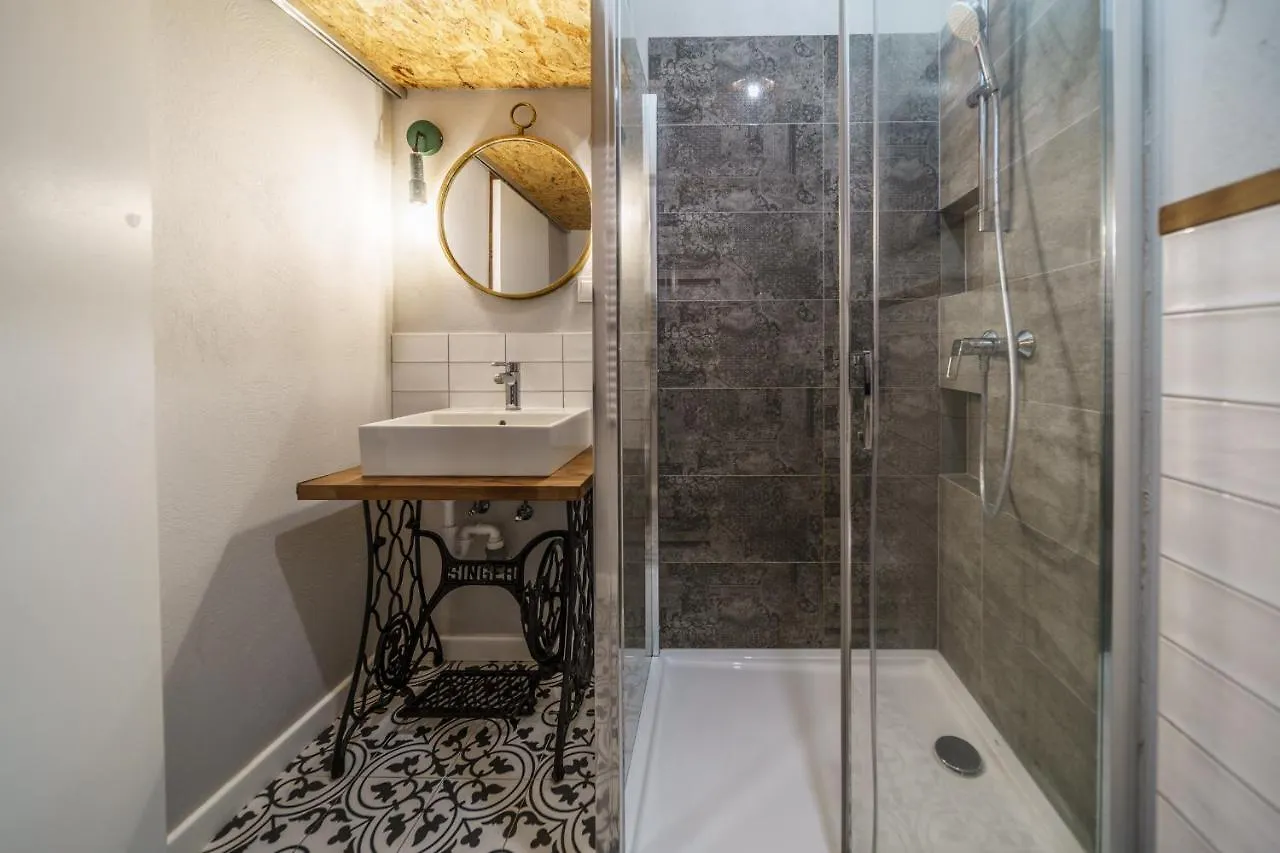 Stylish And Modern- Golden Apartment- Stare Miasto 华沙